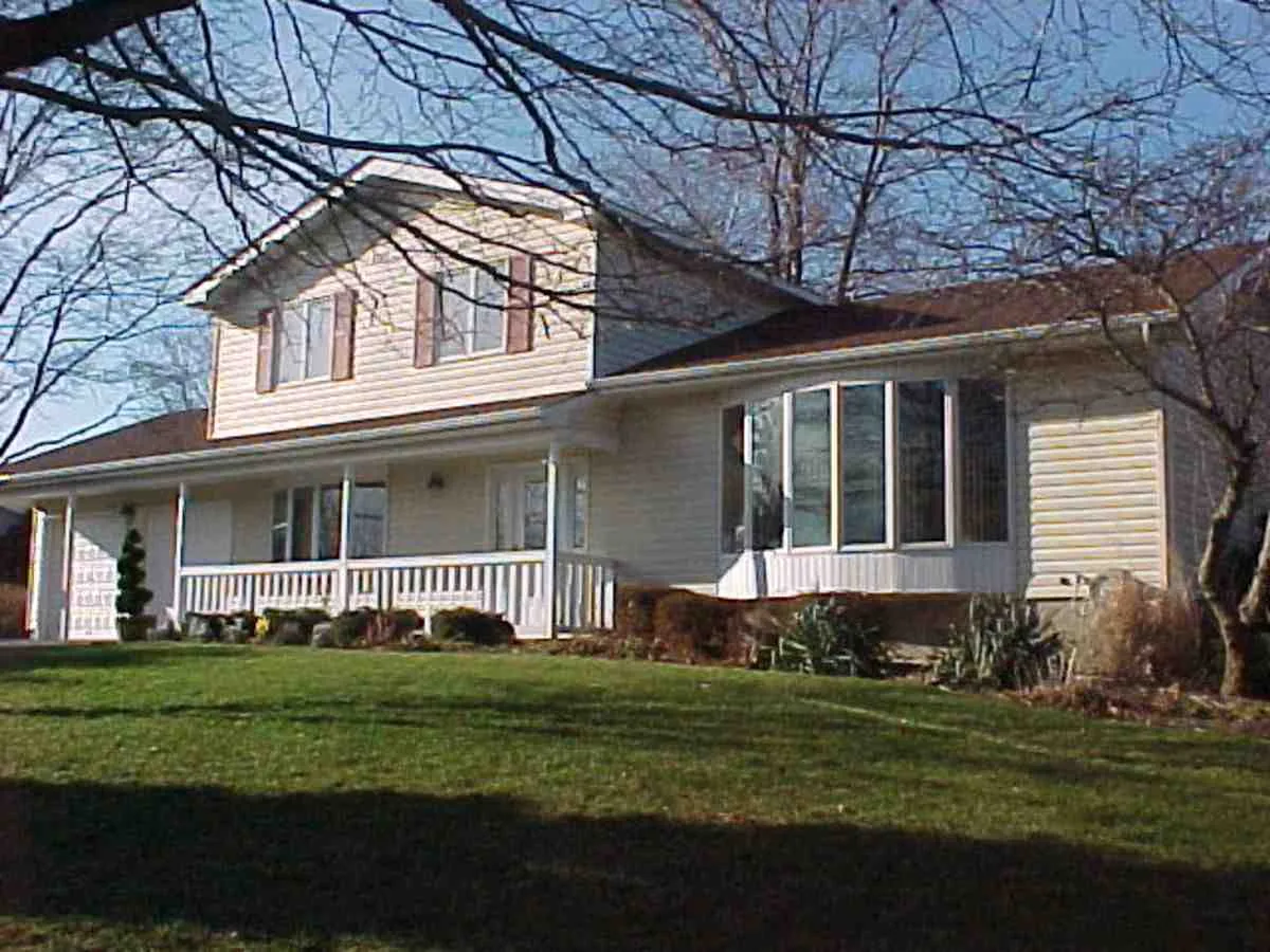 Why might a mortgagor agree to a deed in lieu of foreclosure?